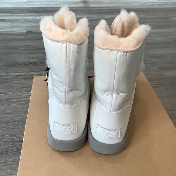 UGG ISLEY PATENT WATERPROOF WHITE BOOTS - WOMEN'S 8 - Picture 3 of 8